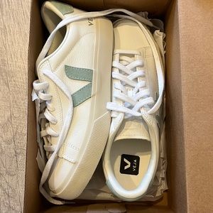 Extra white/matcha vejas